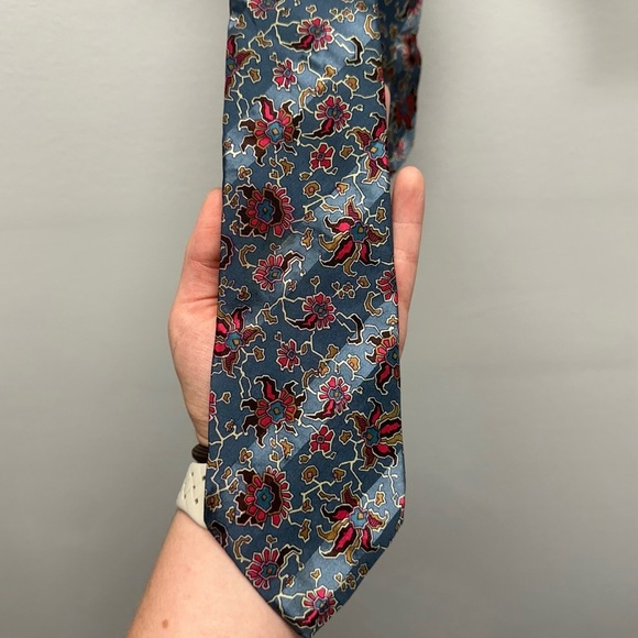 Calvin Klein Tie | Sea Blue with Red Pattern | Diagonal Striped | 100% Silk - Picture 1 of 5